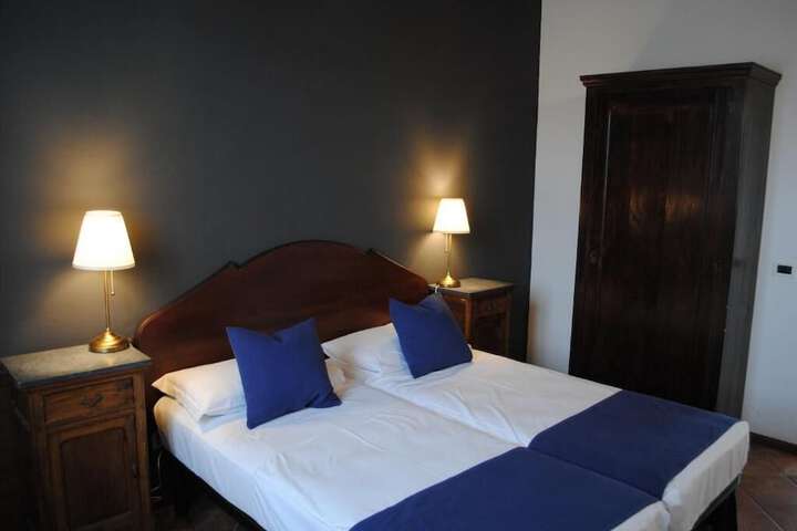 Room 7 of 19