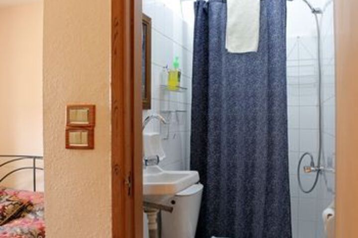 Room 3 of 24