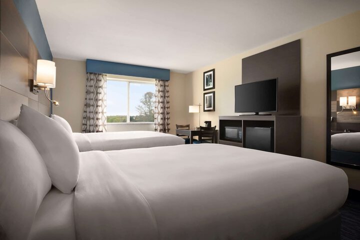 2 Queen Beds (4 of 5)