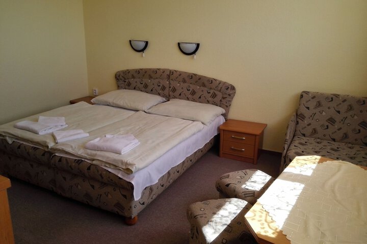 Room 4 of 61