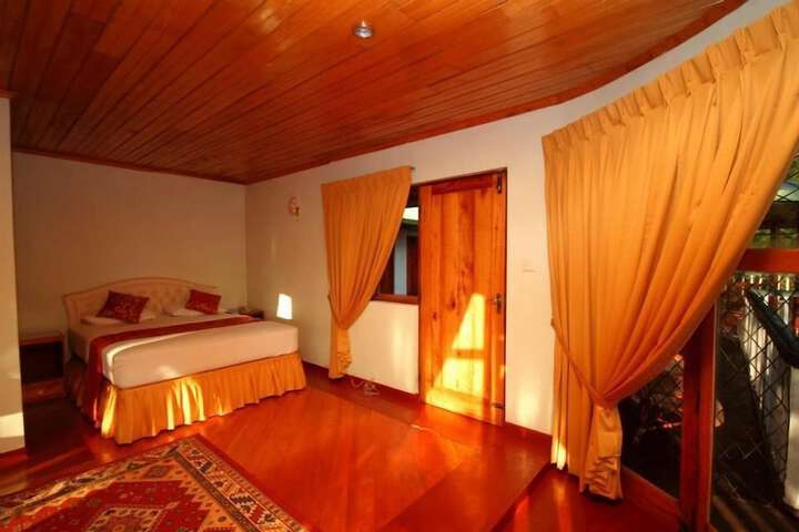 Room 4 of 40