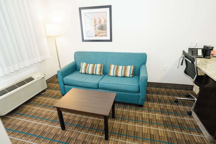 1 Queen Bed Suite (4 of 36)