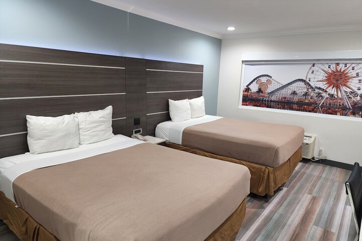 2 Queen Beds (3 of 10)