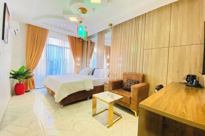 Room 8 of 27