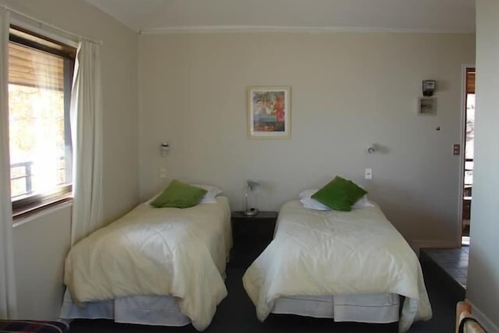 Room 4 of 32