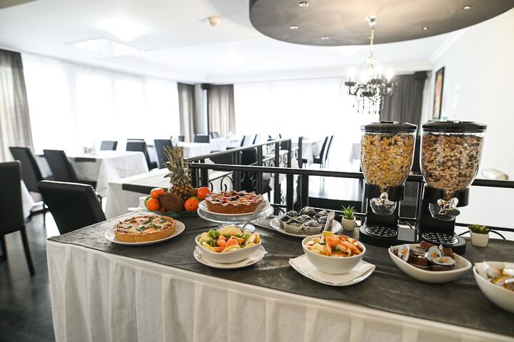 Dining 58 of 67