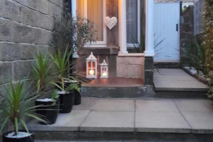 ASHWOOD HOUSE