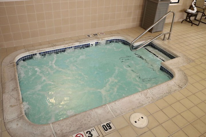 Indoor spa tub