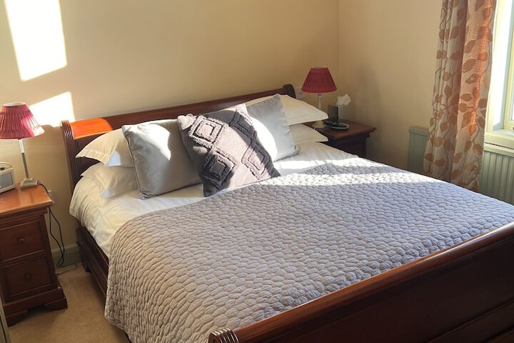 Room 5 of 18