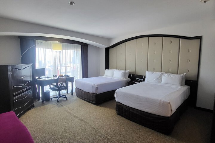 Room 8 of 33