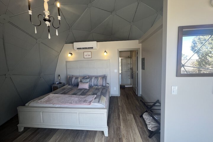 Room 3 of 163