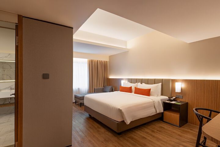 Room 6 of 28