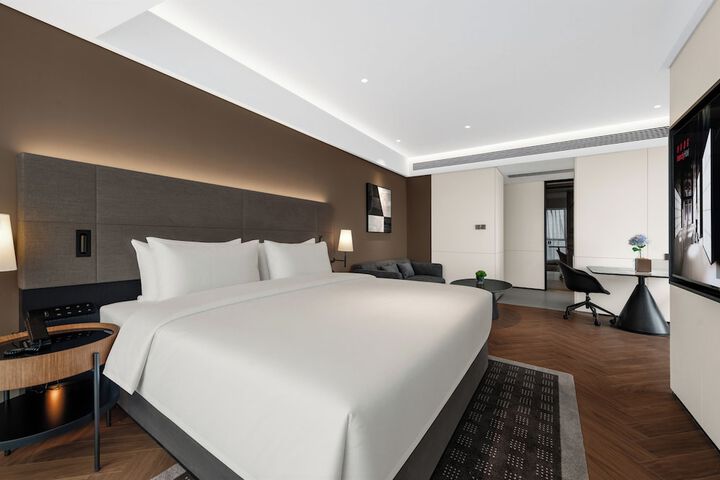 Room 9 of 82