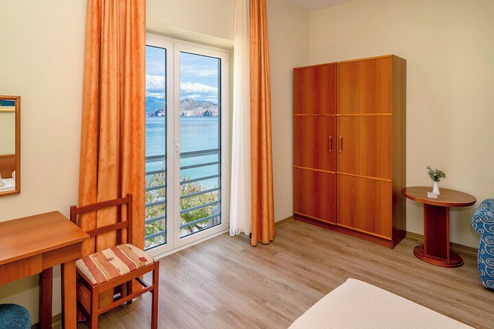Room 35 of 235