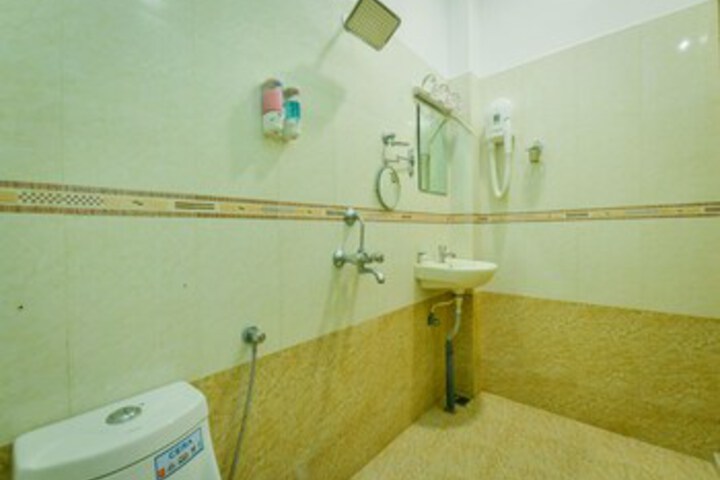 Room 3 of 28