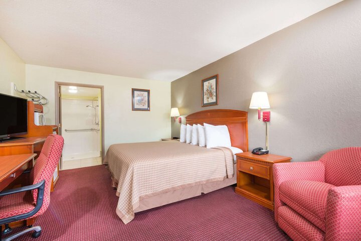 Room 10 of 22