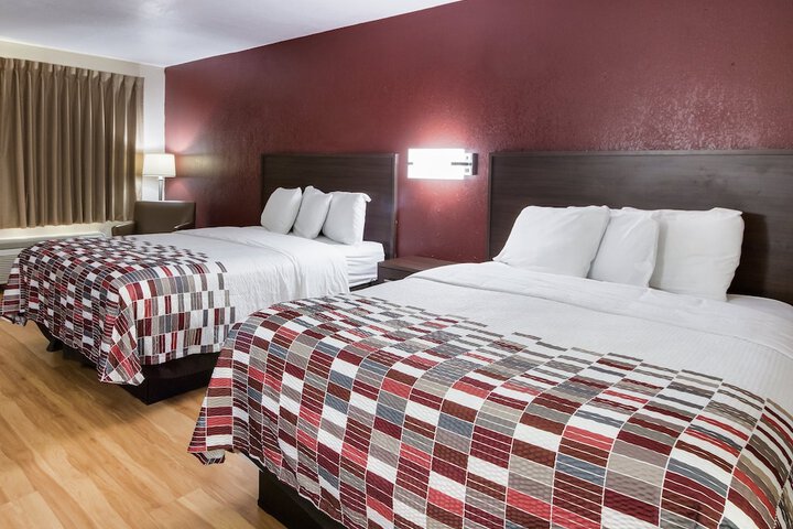 Deluxe 2 Queen Beds (1 of 6)
