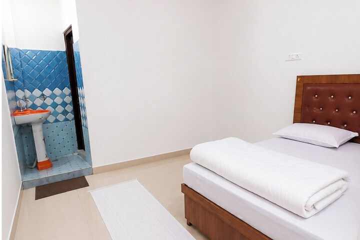 Room 10 of 14