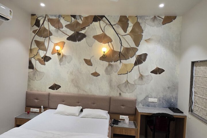 Room 3 of 65