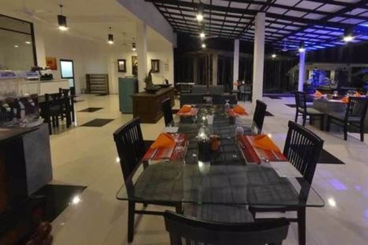 Dining 18 of 27