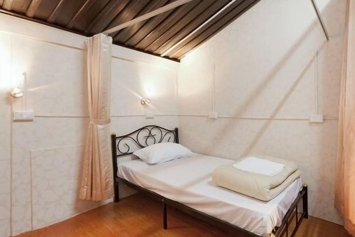 Room 13 of 25