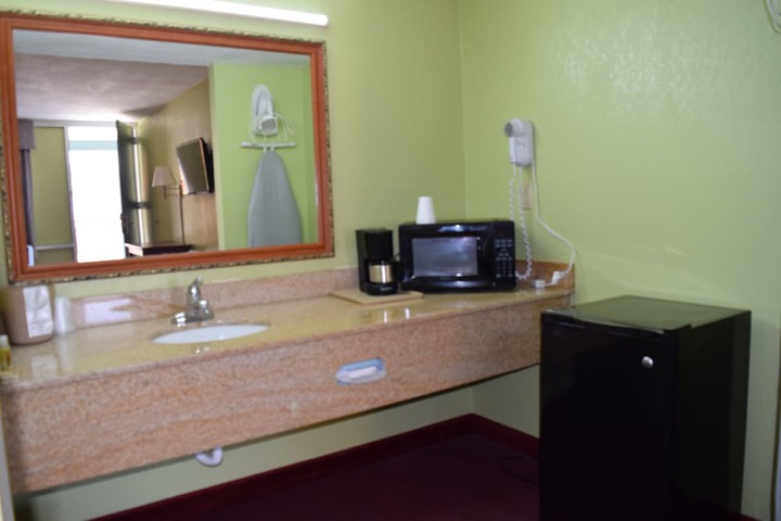 Room 18 of 29