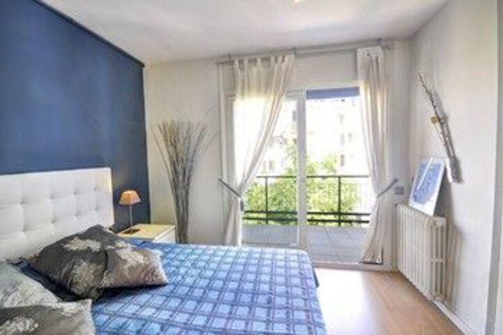 Room 8 of 33