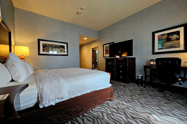 Room 13 of 36