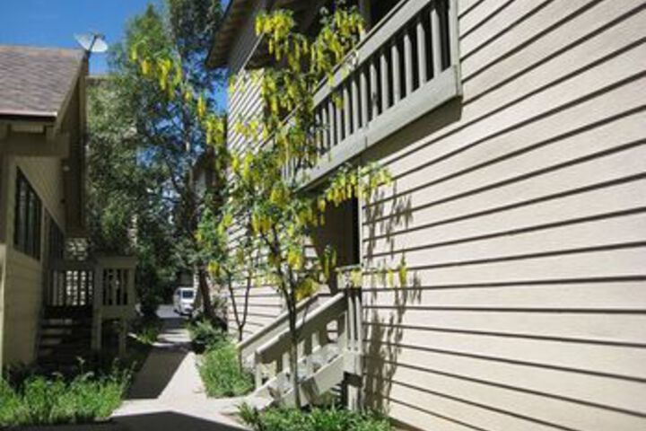 Photo of La Vista Blanc 69 by RedAwning