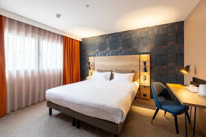 Room 10 of 119