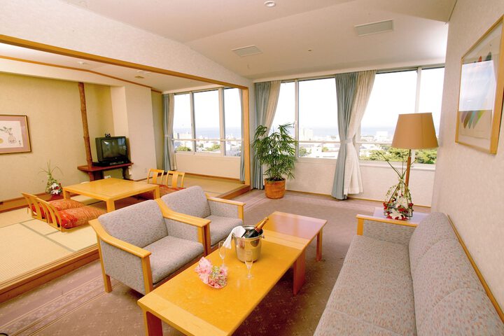 Room 11 of 36