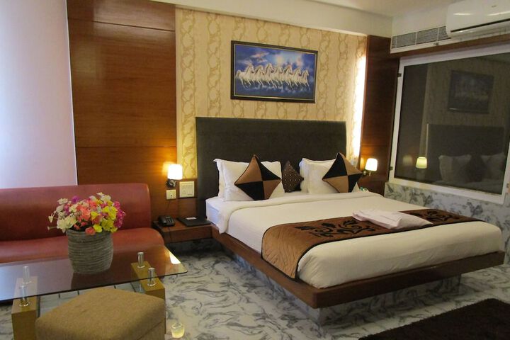 Room 11 of 29