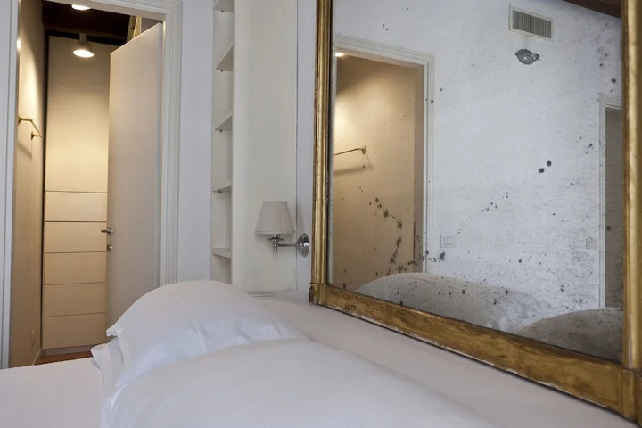Room 5 of 20