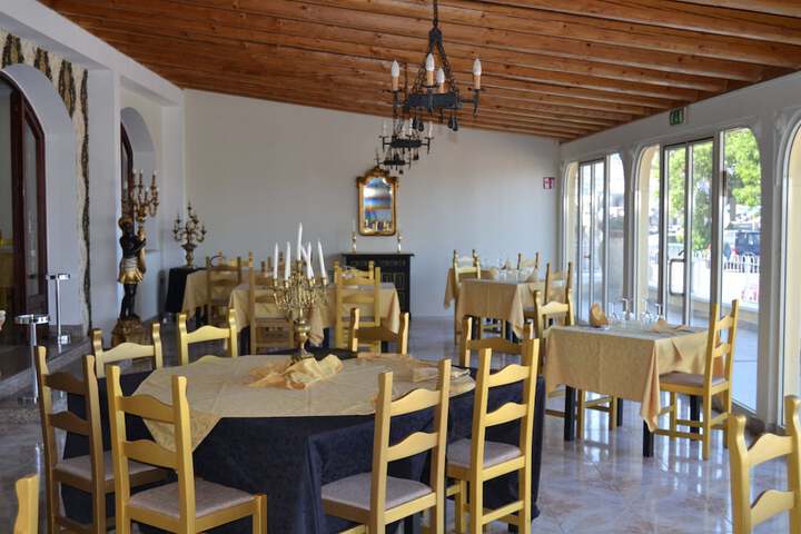 Dining 5 of 7