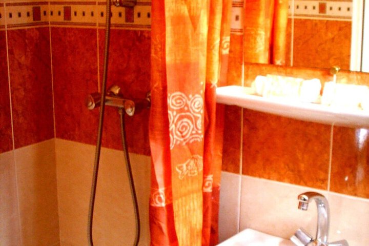 Room 10 of 26