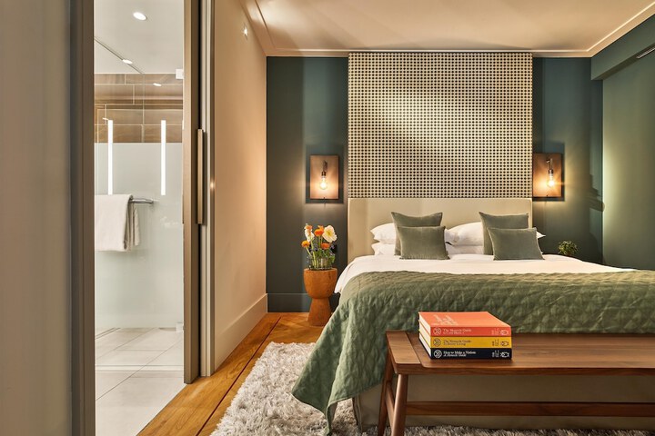 Room 28 of 90