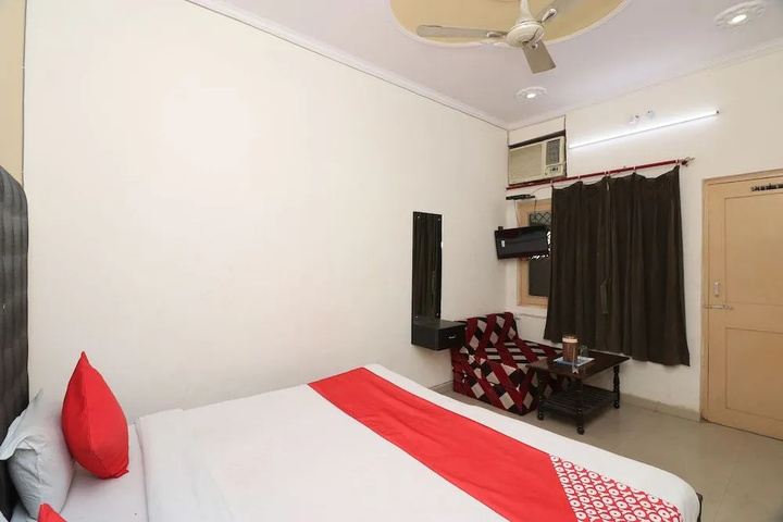 Room 2 of 17