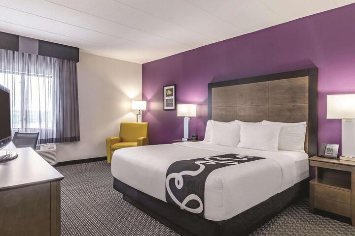 1 King Bed (8 of 11)