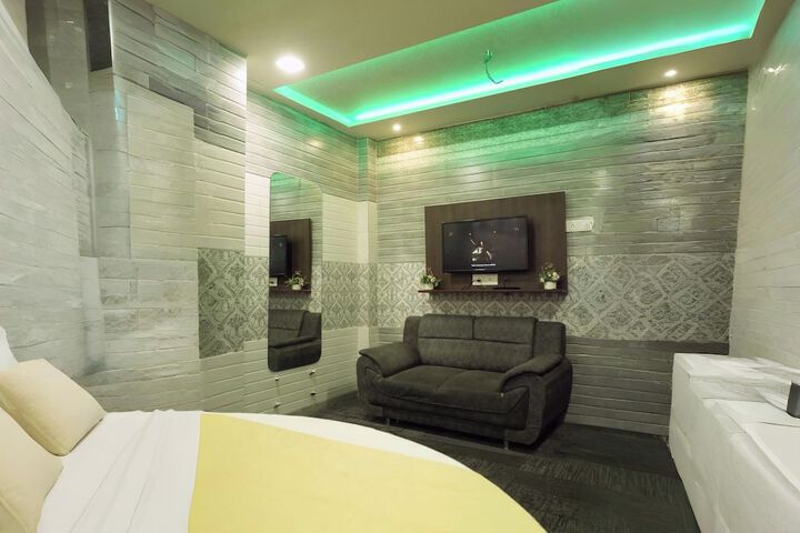Room 16 of 35
