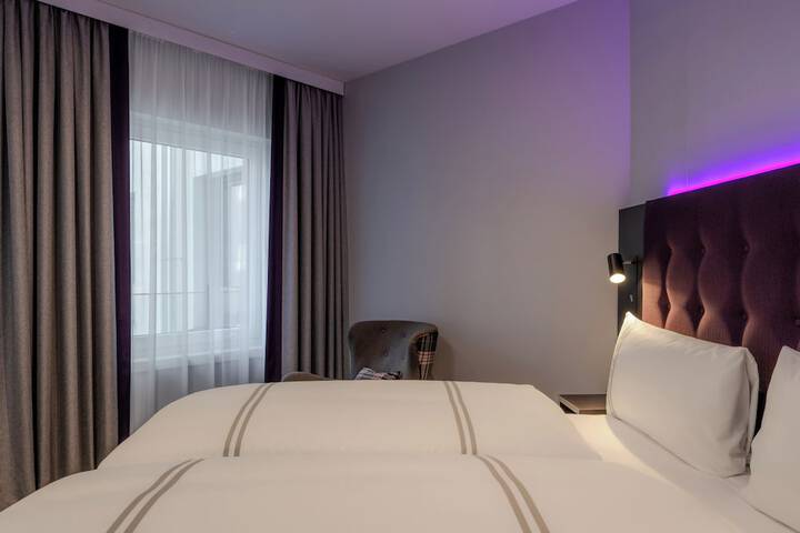 Room 6 of 25
