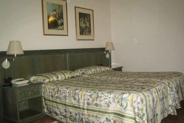 Room 9 of 65