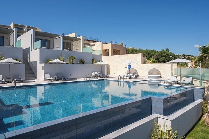 Pool 43 of 60