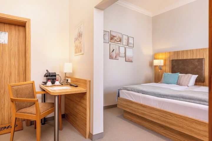 Room 4 of 108
