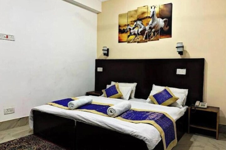 Room 6 of 12