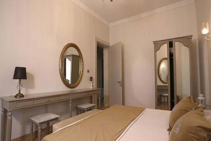 Room 5 of 19