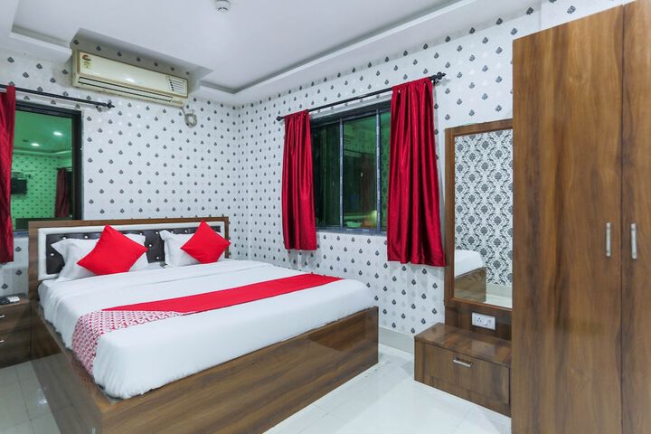 Room 6 of 8