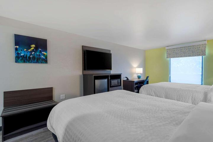 2 Double Beds (13 of 16)