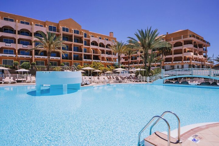 Hotel with Pool