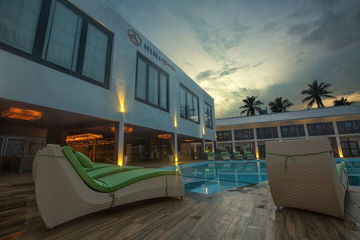 Hotel with Pool