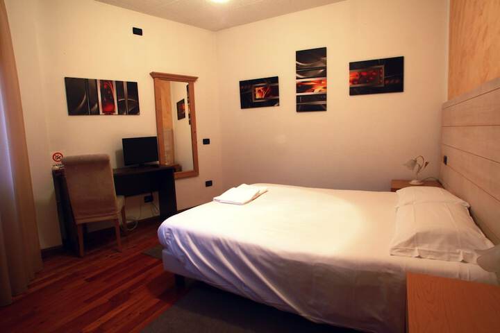 Room 6 of 33